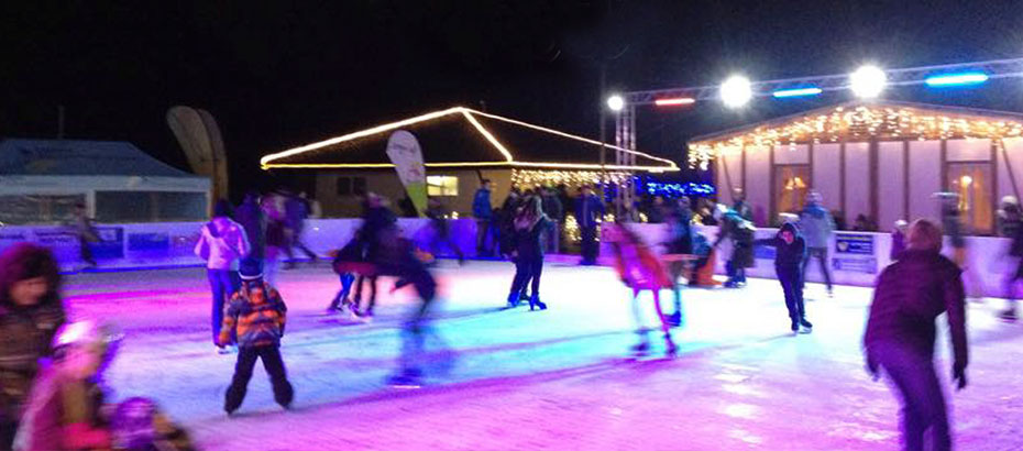 Eisfläche Uster on Ice by Night