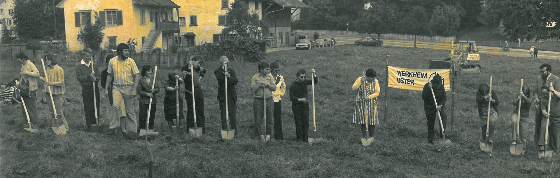 Spatenstich auf der Wiese im 1979